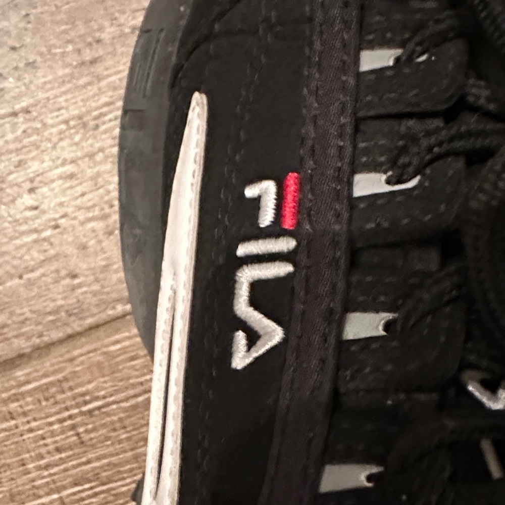 Fila  Black and Red Sneakers. Size 8 - Picture 7 of 7